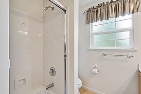 Star of the Mountain - The Star of Your Vacation by Yosemite Region Re