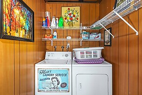 Cozy Cabin On The Cove - Lakefront with Private Dock by Yosemite Regio