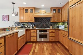 Better at the Lake - Lakefront with Gorgeous Views and a Private Dock 