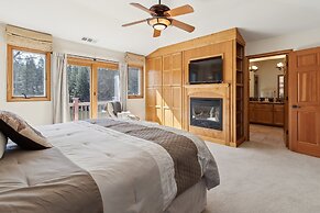 Better at the Lake - Lakefront with Gorgeous Views and a Private Dock 