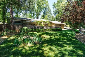 Creme de la Creme 1 - Pet Friendly Near Dunn Court Beach by Yosemite R