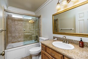 Creme de la Creme 1 - Pet Friendly Near Dunn Court Beach by Yosemite R