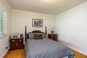 Creme de la Creme 1 - Pet Friendly Near Dunn Court Beach by Yosemite R