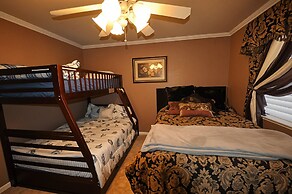 Yosemite Villa - Only 0.3 Miles from Lake Lodge Beach and Playground b