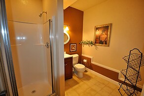 Yosemite Villa - Only 0.3 Miles from Lake Lodge Beach and Playground b