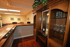 Yosemite Villa - Only 0.3 Miles from Lake Lodge Beach and Playground b