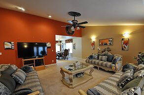 Yosemite Villa - Only 0.3 Miles from Lake Lodge Beach and Playground b