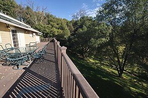 Yosemite Villa - Only 0.3 Miles from Lake Lodge Beach and Playground b