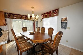 Yosemite Villa - Only 0.3 Miles from Lake Lodge Beach and Playground b