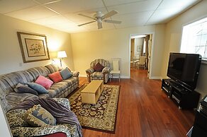 Yosemite Villa - Only 0.3 Miles from Lake Lodge Beach and Playground b