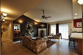 Yosemite Villa - Only 0.3 Miles from Lake Lodge Beach and Playground b