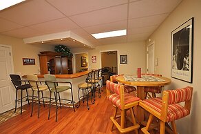 Yosemite Villa - Only 0.3 Miles from Lake Lodge Beach and Playground b