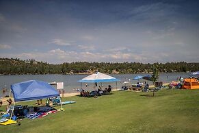 Yosemite Villa - Only 0.3 Miles from Lake Lodge Beach and Playground b