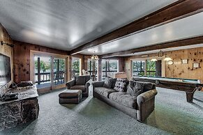 Dos Pinos - Spacious Lakefront Cabin w/ Game Room by Yosemite Region R
