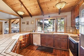Dos Pinos - Spacious Lakefront Cabin w/ Game Room by Yosemite Region R