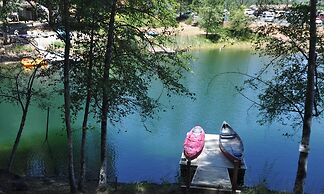 Dos Pinos - Spacious Lakefront Cabin w/ Game Room by Yosemite Region R