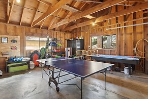 Dos Pinos - Spacious Lakefront Cabin w/ Game Room by Yosemite Region R