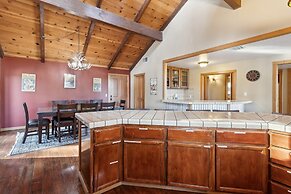 Dos Pinos - Spacious Lakefront Cabin w/ Game Room by Yosemite Region R