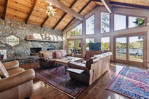 Dos Pinos - Spacious Lakefront Cabin w/ Game Room by Yosemite Region R