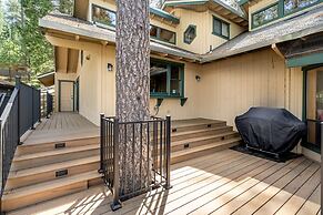 Dos Pinos - Spacious Lakefront Cabin w/ Game Room by Yosemite Region R