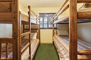 Dos Pinos - Spacious Lakefront Cabin w/ Game Room by Yosemite Region R