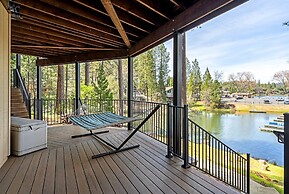 Dos Pinos - Spacious Lakefront Cabin w/ Game Room by Yosemite Region R