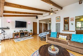 The Happy Place - Mountain Views and Amenities Galore by Yosemite Regi