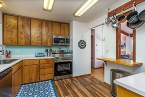 The Happy Place - Mountain Views and Amenities Galore by Yosemite Regi