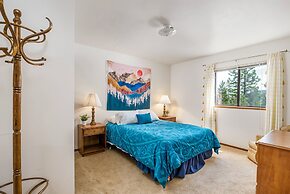 The Happy Place - Mountain Views and Amenities Galore by Yosemite Regi