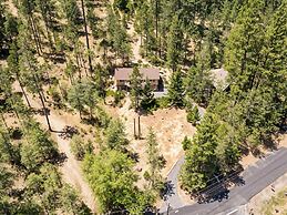 The Happy Place - Mountain Views and Amenities Galore by Yosemite Regi