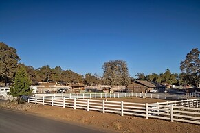 The Happy Place - Mountain Views and Amenities Galore by Yosemite Regi