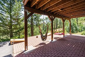 The Happy Place - Mountain Views and Amenities Galore by Yosemite Regi