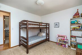 The Happy Place - Mountain Views and Amenities Galore by Yosemite Regi