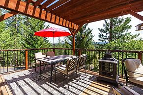 The Happy Place - Mountain Views and Amenities Galore by Yosemite Regi