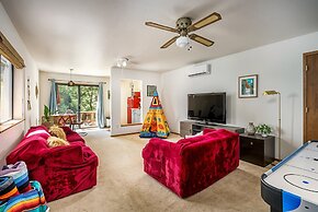 The Happy Place - Mountain Views and Amenities Galore by Yosemite Regi