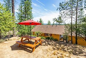 The Happy Place - Mountain Views and Amenities Galore by Yosemite Regi