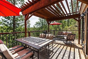 The Happy Place - Mountain Views and Amenities Galore by Yosemite Regi