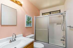 The Happy Place - Mountain Views and Amenities Galore by Yosemite Regi