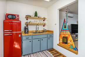 The Happy Place - Mountain Views and Amenities Galore by Yosemite Regi