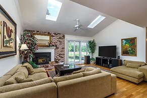 Creme De La Creme 2 - Pet Friendly and Amazing Golf-Course Views by Yo