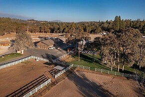 Creme De La Creme 2 - Pet Friendly and Amazing Golf-Course Views by Yo