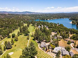 Creme De La Creme 2 - Pet Friendly and Amazing Golf-Course Views by Yo