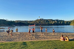 Creme De La Creme 2 - Pet Friendly and Amazing Golf-Course Views by Yo