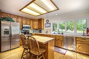 Creme De La Creme 2 - Pet Friendly and Amazing Golf-Course Views by Yo