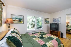 Creme De La Creme 2 - Pet Friendly and Amazing Golf-Course Views by Yo