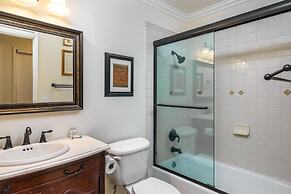 Creme De La Creme 2 - Pet Friendly and Amazing Golf-Course Views by Yo