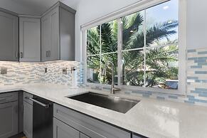 Los Palmas 30 Days Minimum 3 Bedroom Home by RedAwning