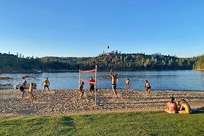 Casa Del Lago - Only 200 Yards from the Beach by Yosemite Region Resor