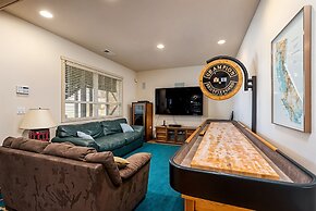 Casa Cassaretto - This Beautiful Lakefront Home is Only 50 yards from 