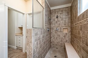 Casa Cassaretto - This Beautiful Lakefront Home is Only 50 yards from 